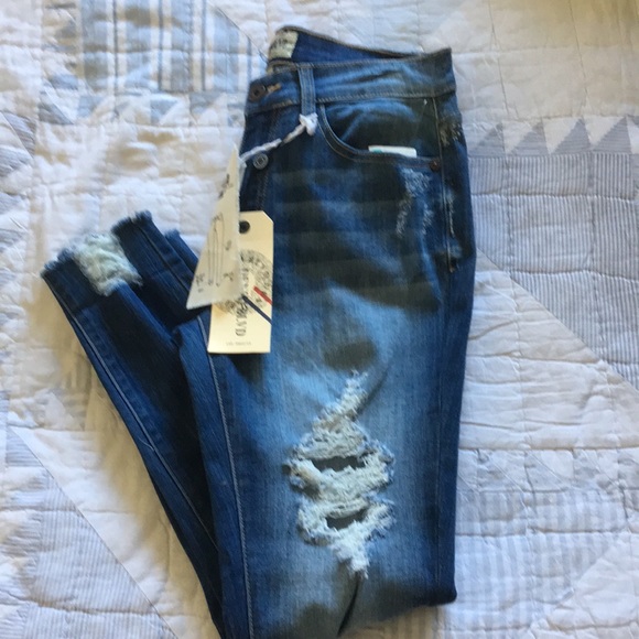 Distressed women’s skinny jeans - Picture 2 of 3